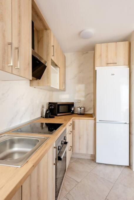 Apartmán Amplio Con Vistas Al Mar Y Piscina En Benalmádena Exteriér fotografie